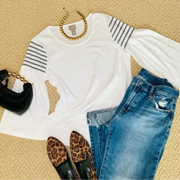 CHICO’S Smocked Bell Sleeve Shirttail Tee NWOT Sz 1 (M-8) - Picture 13 of 13